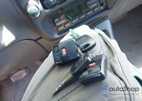 1999 Ford Explorer Eddie Bauer/Limited/Xlt from USA, damaged, VIN 1FMDU34E2XUA07544